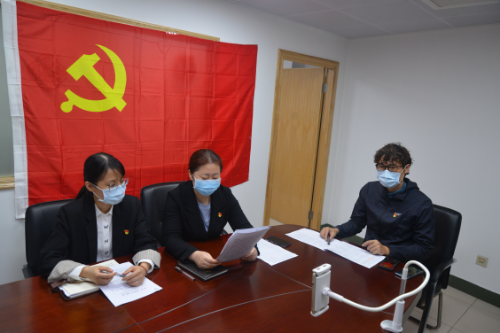 天河区纪委监委第一党支部正在进行“视频会议”.jpg