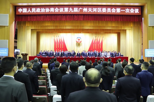 奏唱国歌500封面（陈芷慧摄）.jpg