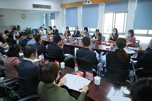 第六组经济组（全伟民摄）500.JPG