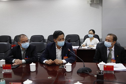 区政协领导邹彦庭下组与委员交流