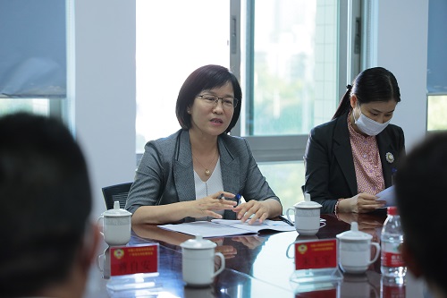 王亚平与委员交流（全伟民摄）500.JPG