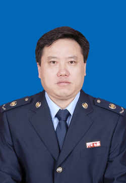 龙志勇个人照（蓝底）.jpg