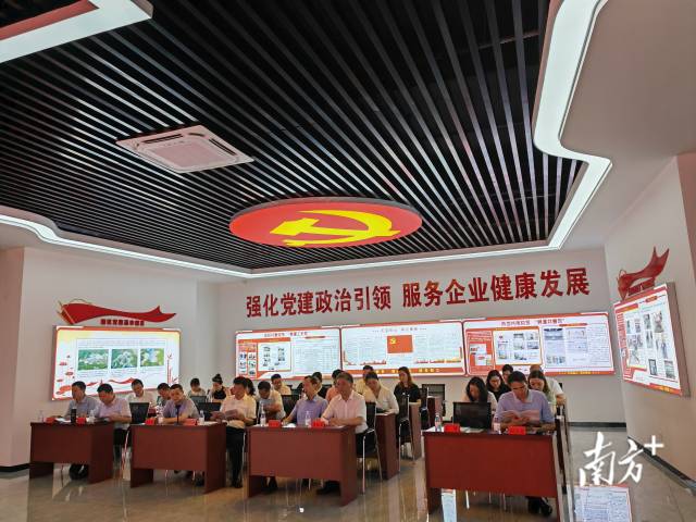 请放第三个小标