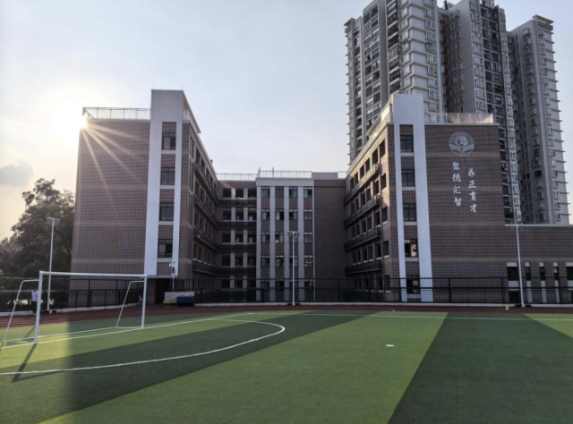 广州市天河区汇景实验学校华园校区。