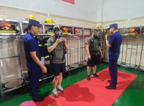 正压式空气呼吸器使用.png