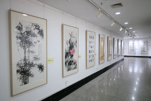 1天河区“天朗河清”廉洁文化书画展在区政府机关大院举办.webp.png